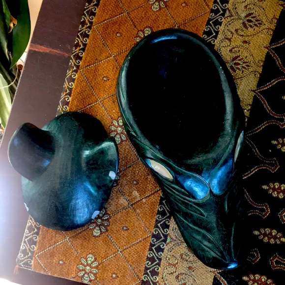 Vintage Greg Wolf Stone Carving (some chips as shown in photo) with abalone eyes - Picture 3 of 3